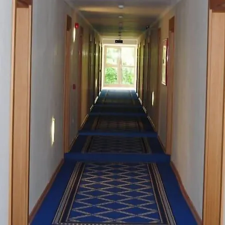 Batont Garden Hotell 3*