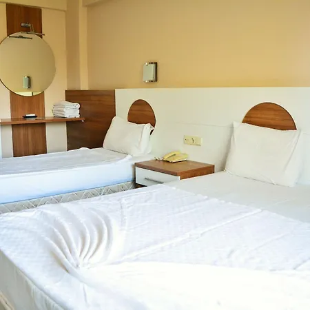 Batont Garden Hotell 3*