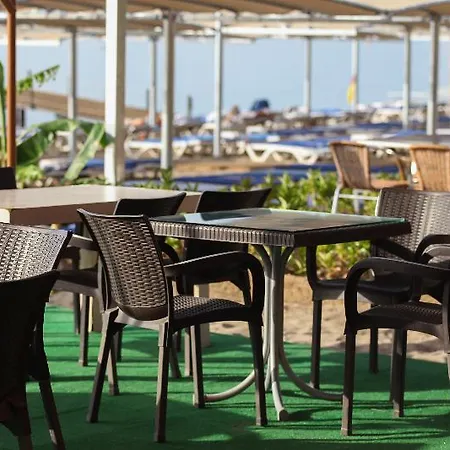 Batont Garden Hotell 3*
